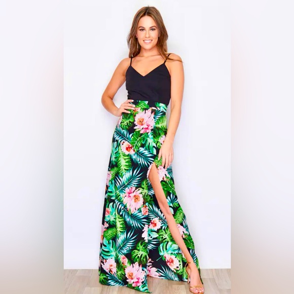 Girl In Mind Dresses & Skirts - NWT Girl In Mind Farah Cami Split Maxi Dress Green Tropical Print, Size12